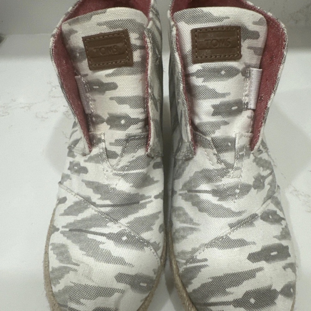 Toms Shoes Women's 7 White Gray Canvas Espadrille Wedge Lace Up Bootie- No Laces